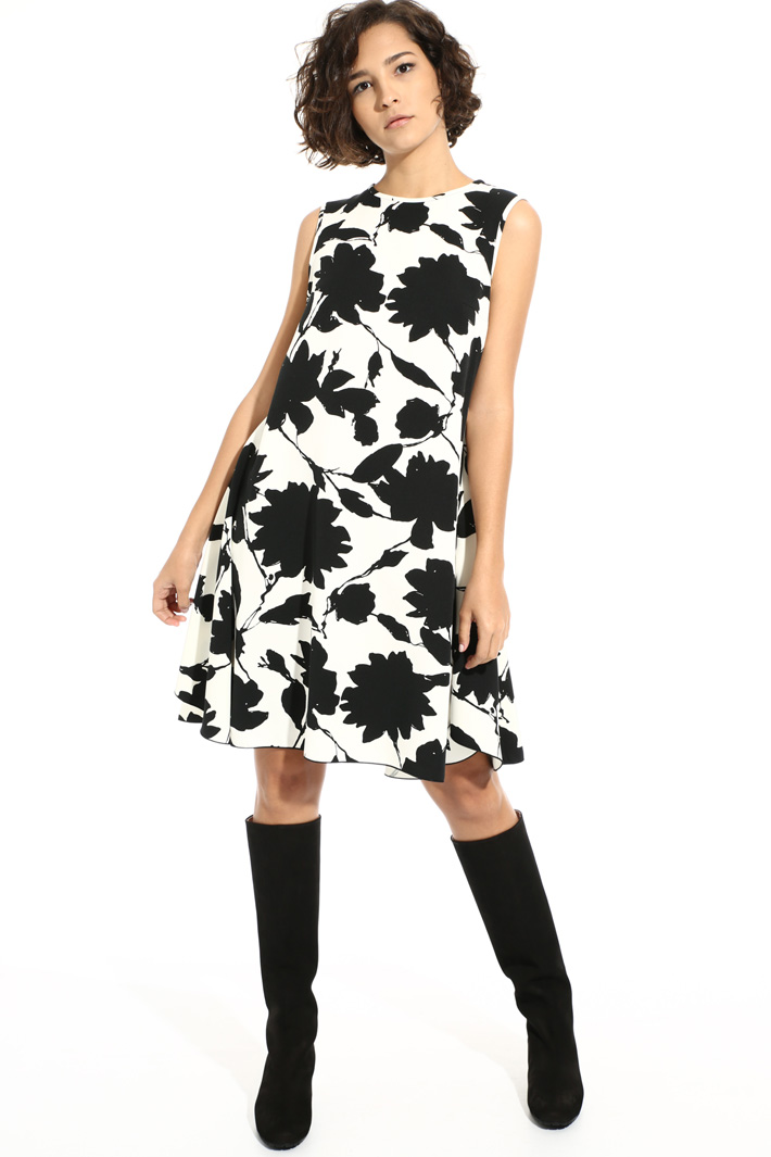 Short sleeveless dress Intrend Short sleeveless dress Intrend