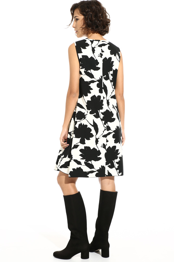 Short sleeveless dress Intrend Short sleeveless dress Intrend