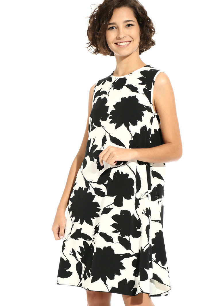 Short sleeveless dress Intrend Short sleeveless dress Intrend