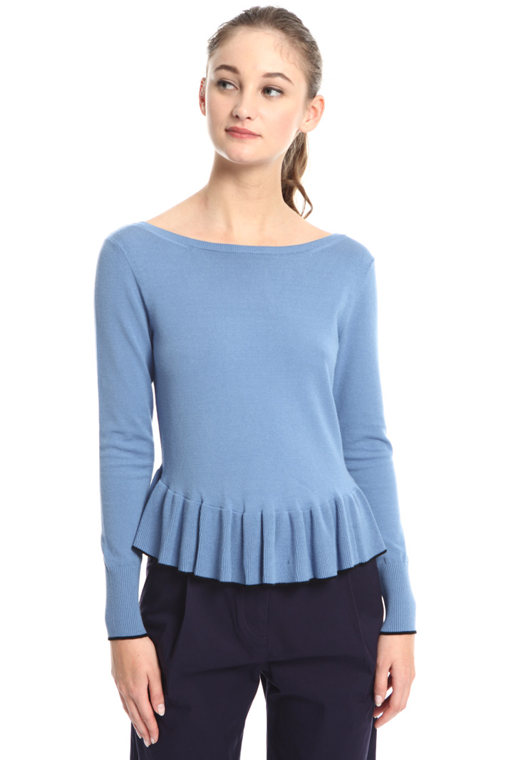 Ruffled hem sweater Intrend Ruffled hem sweater Intrend