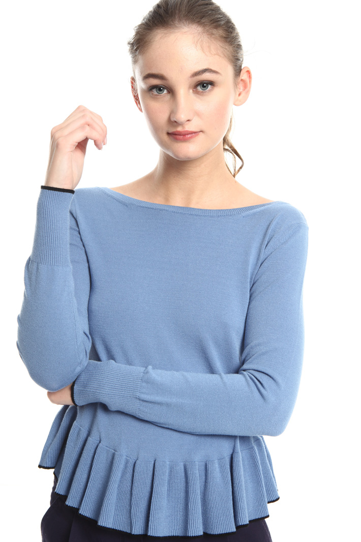 Ruffled hem sweater Intrend Ruffled hem sweater Intrend