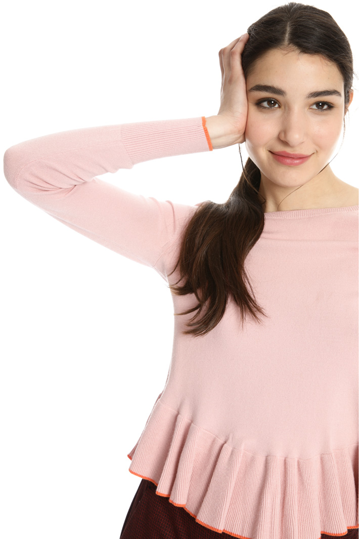 Ruffled hem sweater Intrend Ruffled hem sweater Intrend