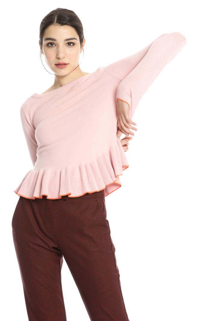 Ruffled hem sweater Intrend Ruffled hem sweater Intrend