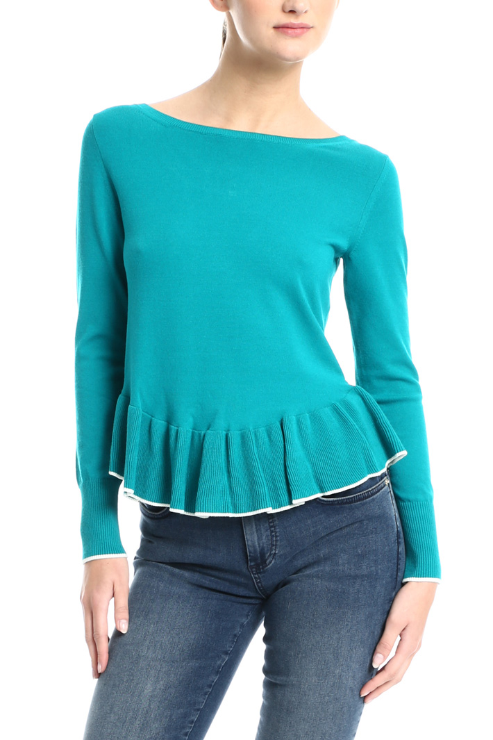 Ruffled hem sweater Intrend Ruffled hem sweater Intrend