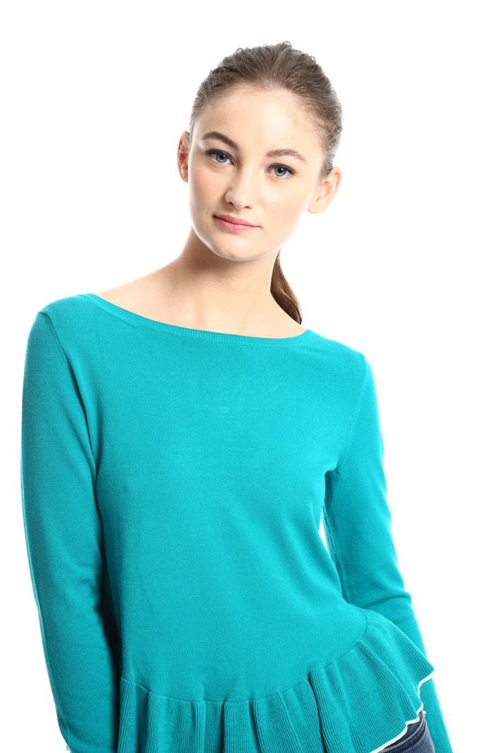 Ruffled hem sweater Intrend Ruffled hem sweater Intrend