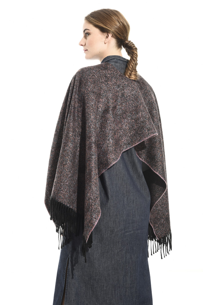 Soft fringed poncho Intrend Soft fringed poncho Intrend