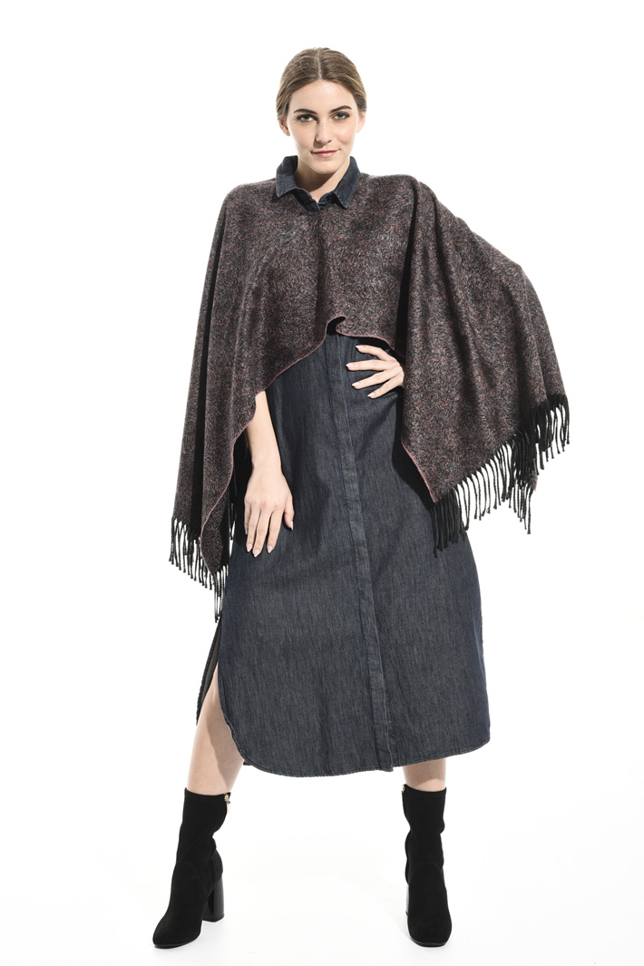 Soft fringed poncho Intrend Soft fringed poncho Intrend