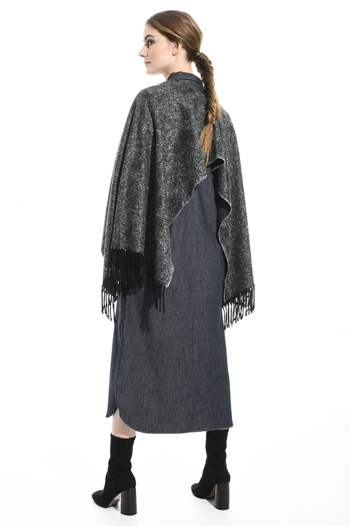 Soft fringed poncho Intrend Soft fringed poncho Intrend