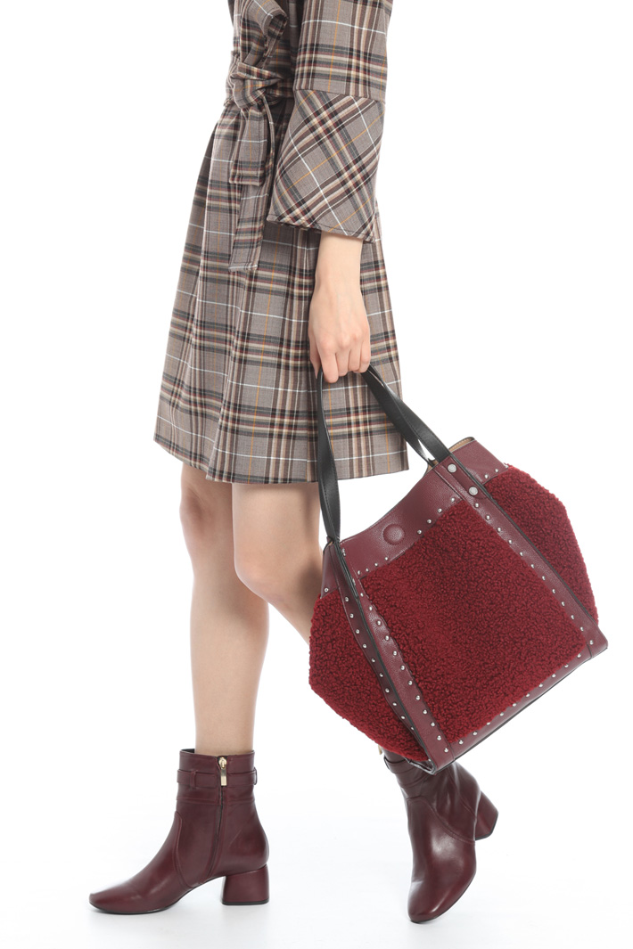 Shearling-effect shopper bag Intrend Shearling-effect shopper bag Intrend