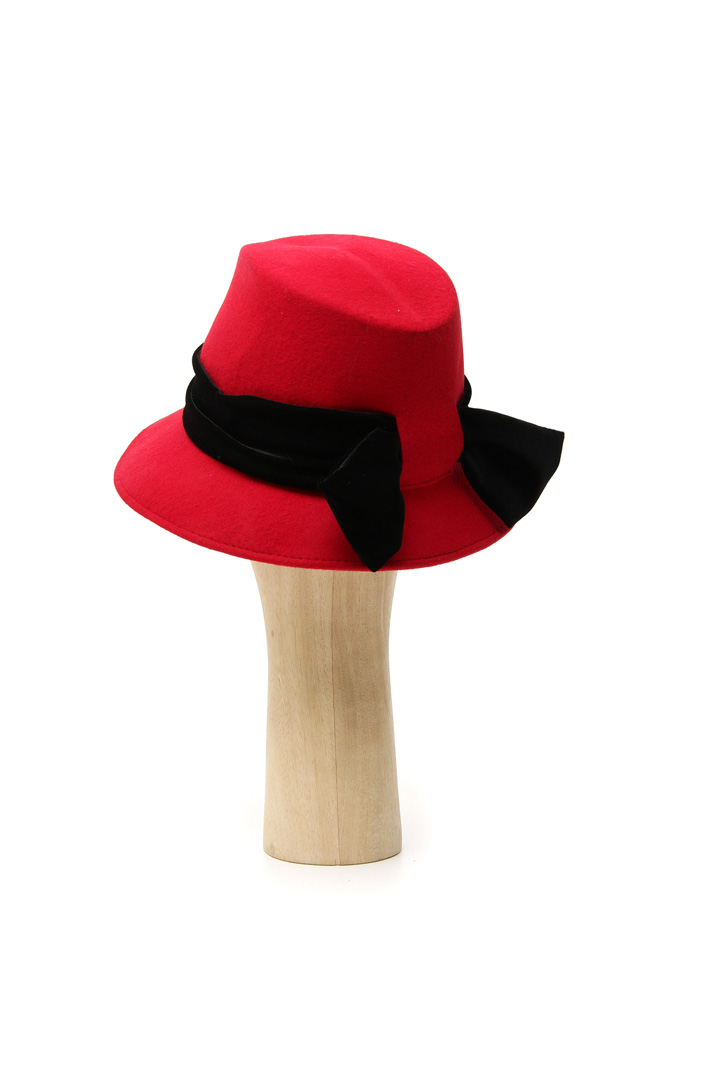 Hat with chenille ribbon Intrend Hat with chenille ribbon Intrend