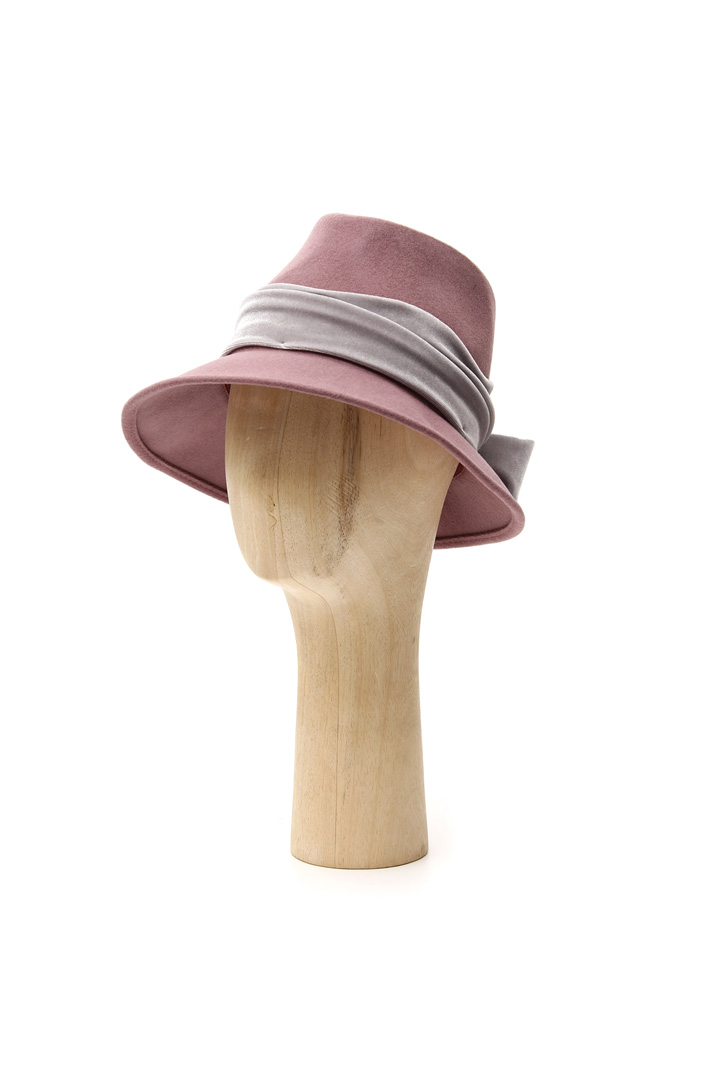 Hat with chenille ribbon Intrend Hat with chenille ribbon Intrend