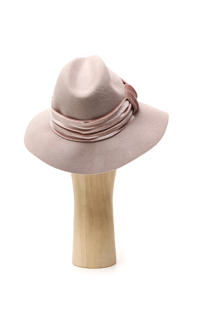Hat with chenille band Intrend Hat with chenille band Intrend