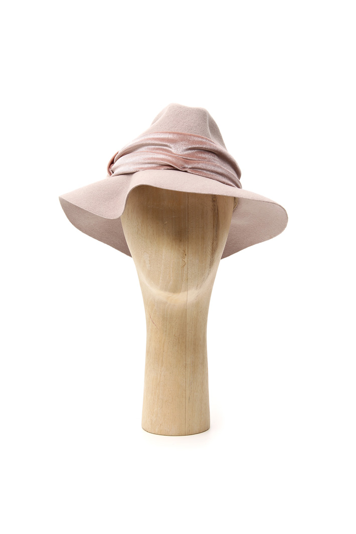 Hat with chenille band Intrend Hat with chenille band Intrend