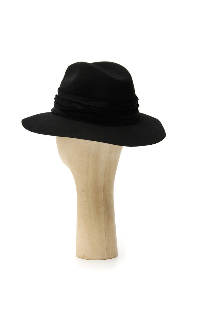 Hat with chenille band Intrend Hat with chenille band Intrend
