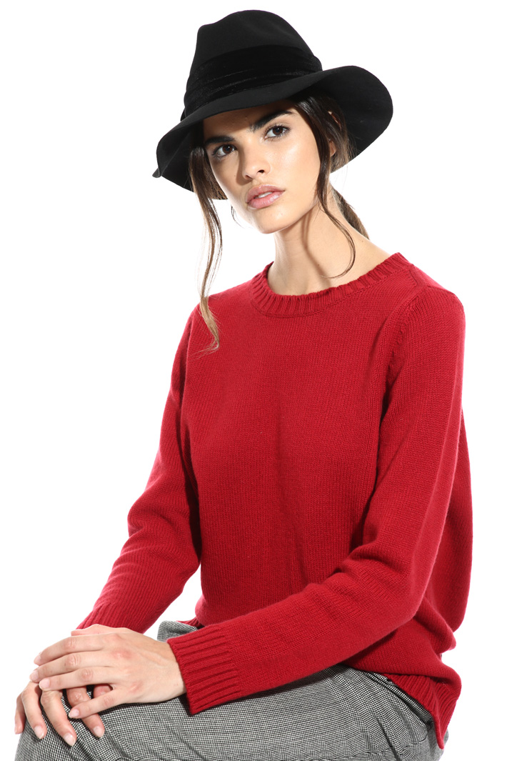 Hat with chenille band Intrend Hat with chenille band Intrend