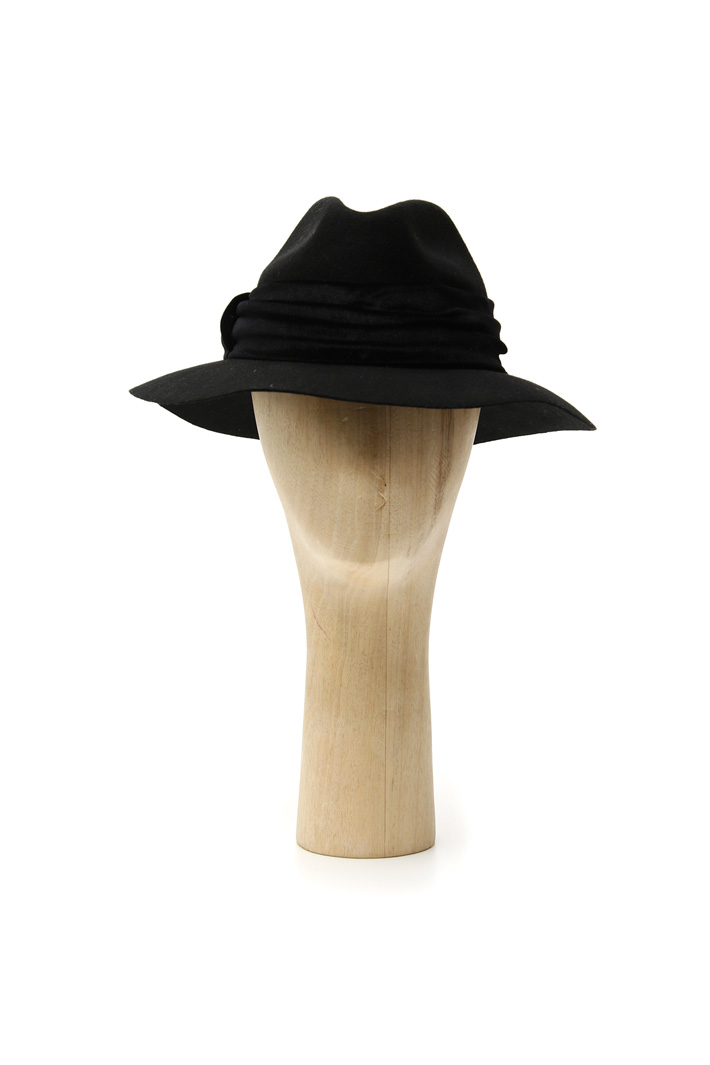 Hat with chenille band Intrend Hat with chenille band Intrend