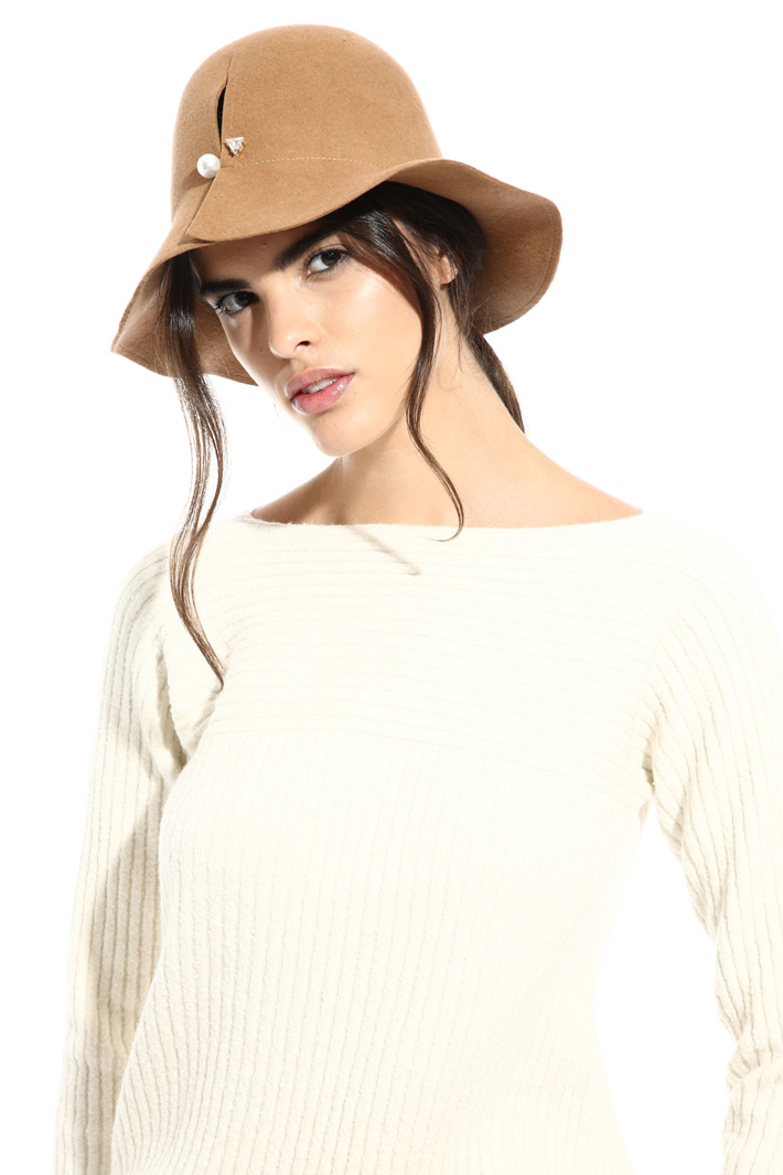 Wool cloche hat Intrend Wool cloche hat Intrend