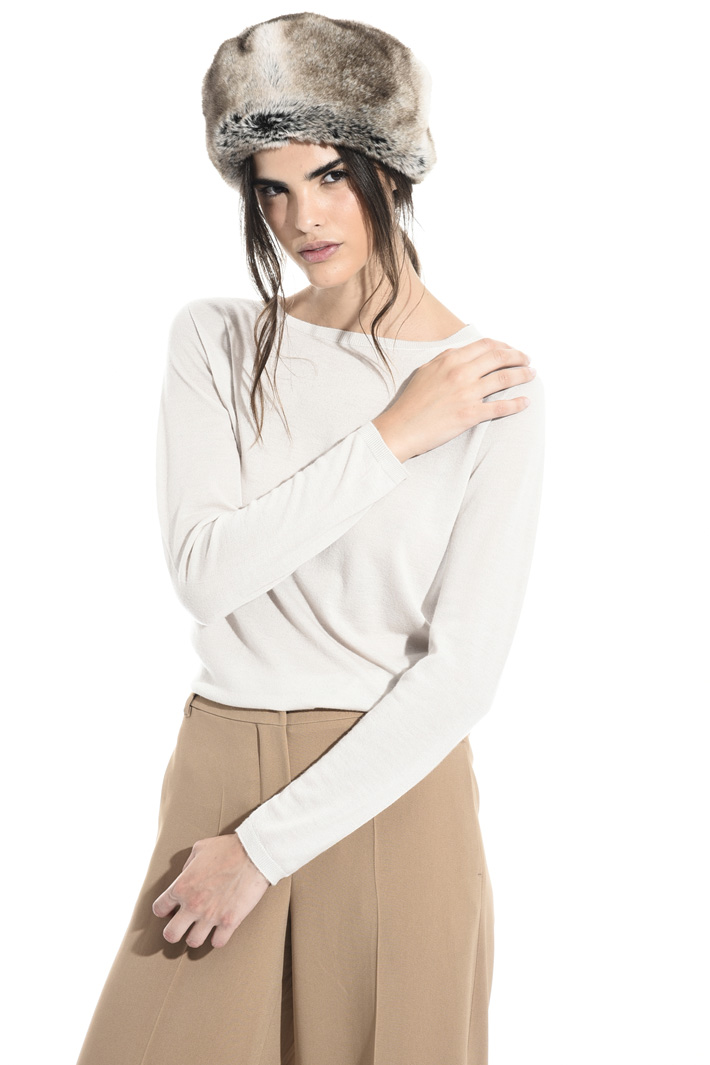 Fur-effect busby hat Intrend Fur-effect busby hat Intrend