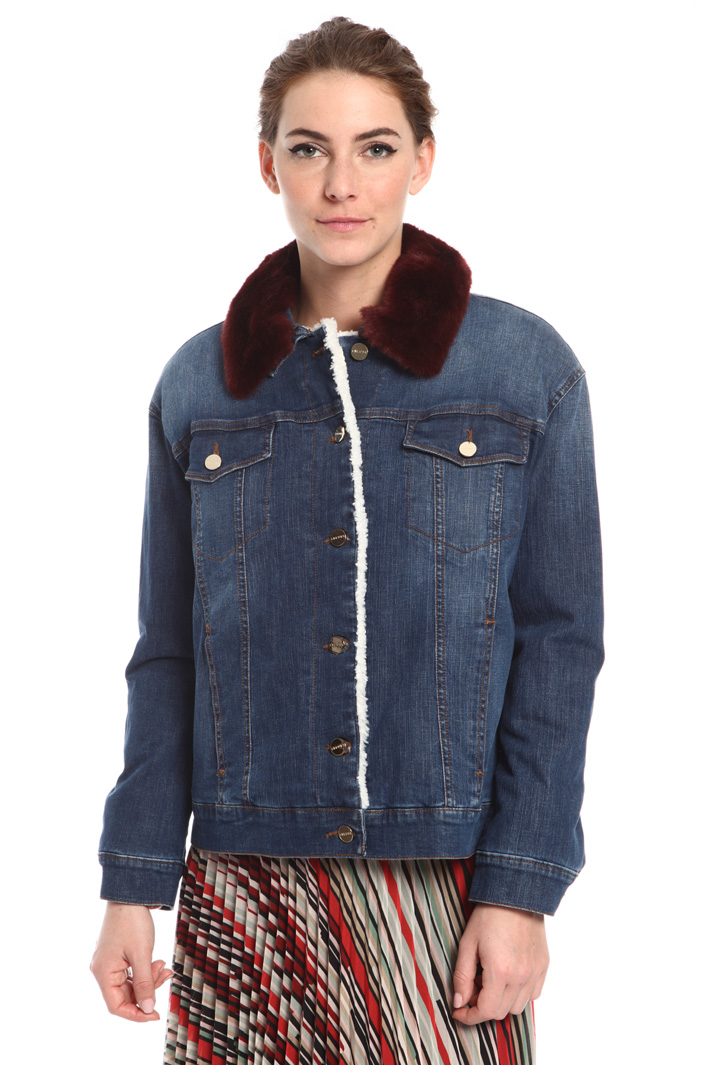 Lined denim jacket
Intrend Lined denim jacket
Intrend