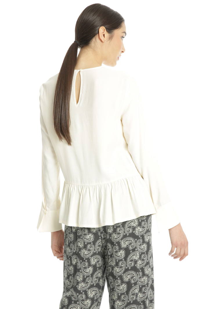 Viscose blouse with flounce
Intrend Viscose blouse with flounce
Intrend