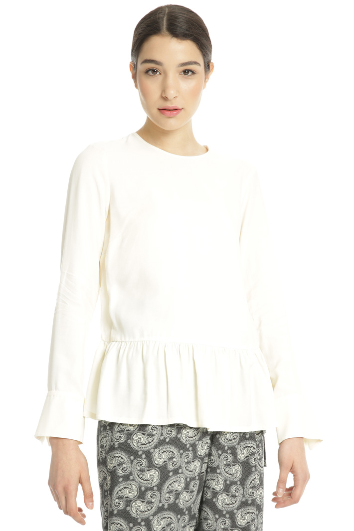 Viscose blouse with flounce
Intrend Viscose blouse with flounce
Intrend
