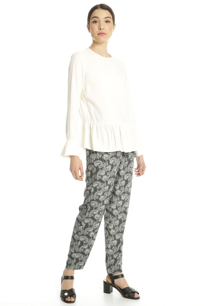Viscose blouse with flounce
Intrend Viscose blouse with flounce
Intrend