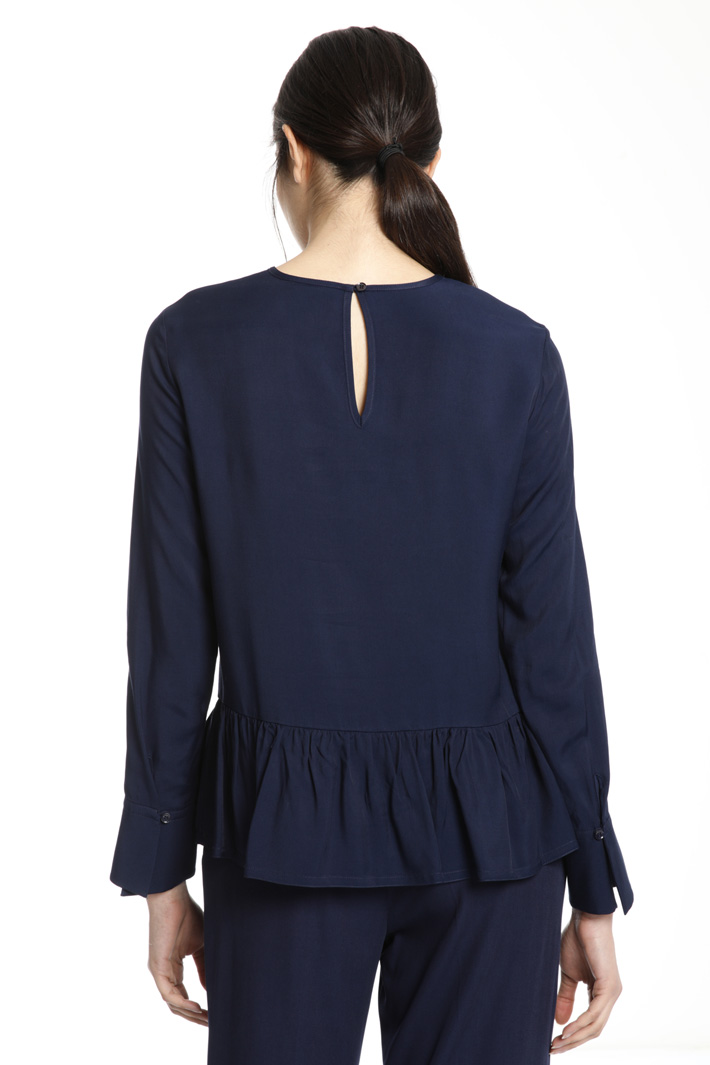 Viscose blouse with flounce
Intrend Viscose blouse with flounce
Intrend