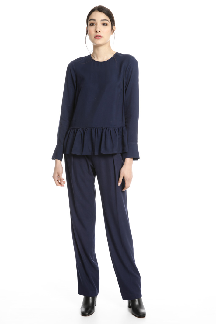 Viscose blouse with flounce
Intrend Viscose blouse with flounce
Intrend