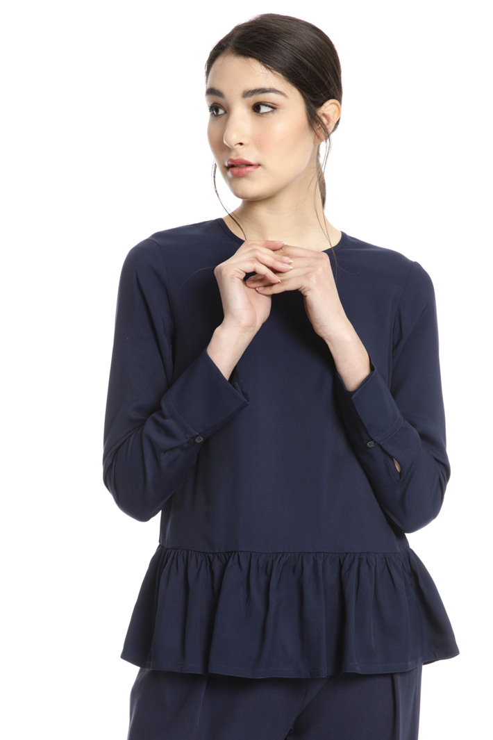 Viscose blouse with flounce
Intrend Viscose blouse with flounce
Intrend