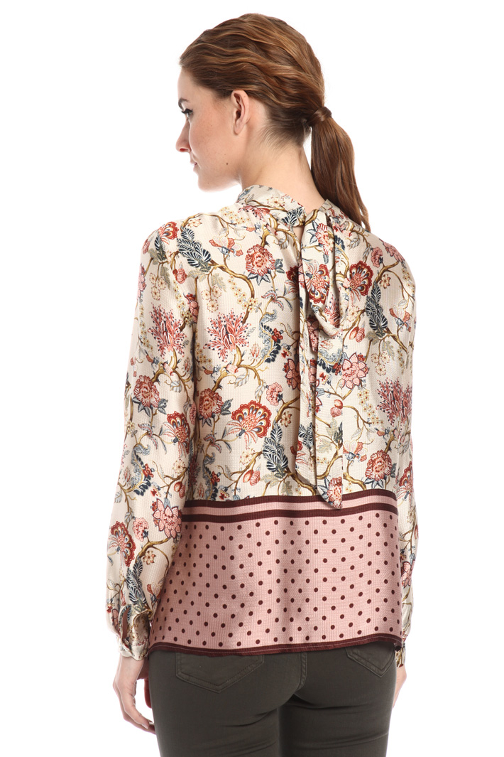 Viscose satin blouse Intrend Viscose satin blouse Intrend