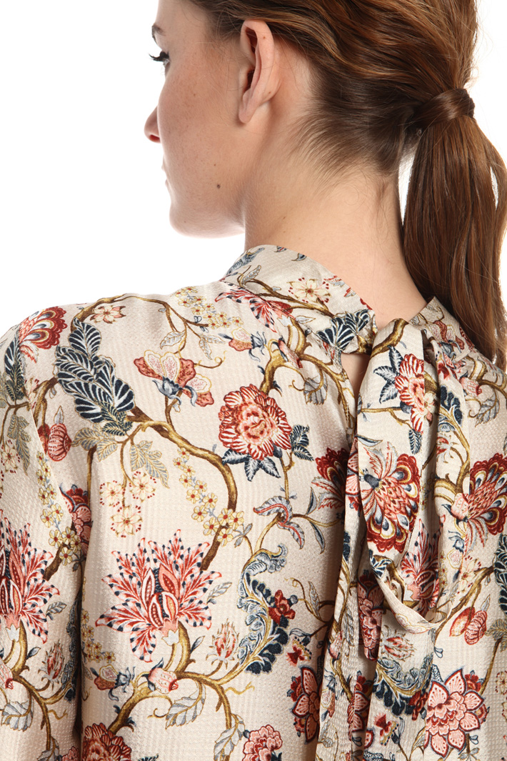 Viscose satin blouse Intrend Viscose satin blouse Intrend