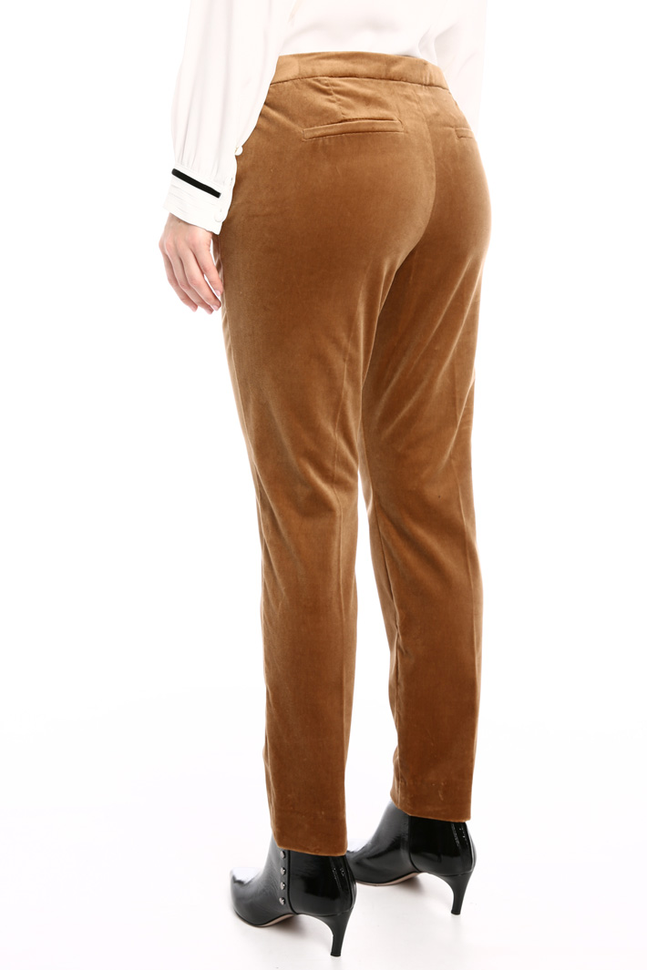 Stretch velvet trousers
Intrend Stretch velvet trousers
Intrend