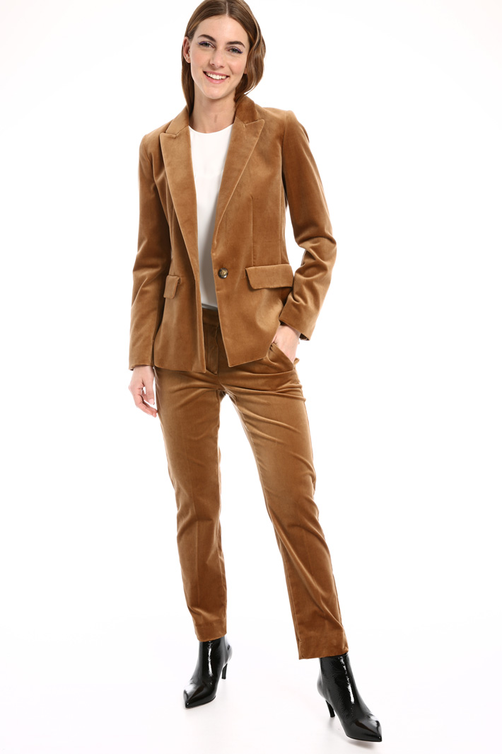 Stretch velvet trousers
Intrend Stretch velvet trousers
Intrend