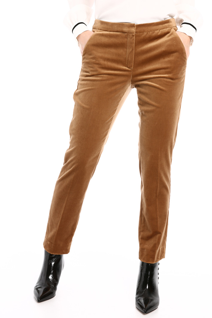Stretch velvet trousers
Intrend Stretch velvet trousers
Intrend