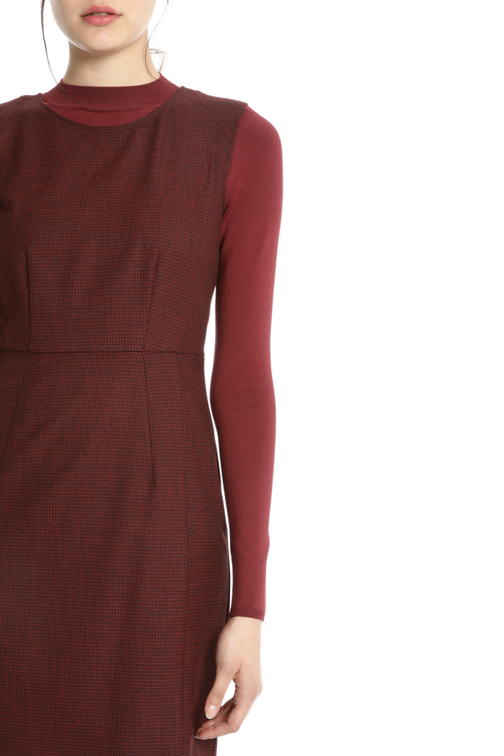 Micro pattern sheath dress
Intrend Micro pattern sheath dress
Intrend