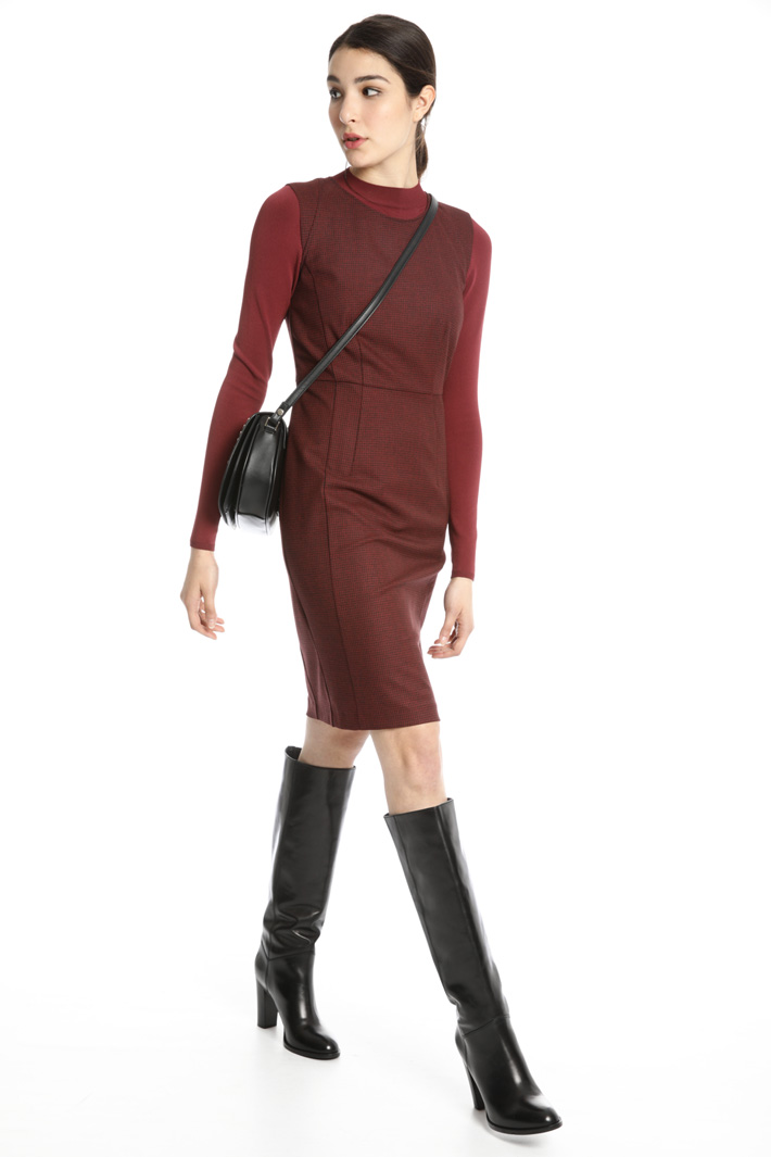 Micro pattern sheath dress
Intrend Micro pattern sheath dress
Intrend