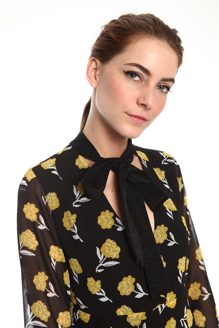 Scarf neck dress Intrend Scarf neck dress Intrend