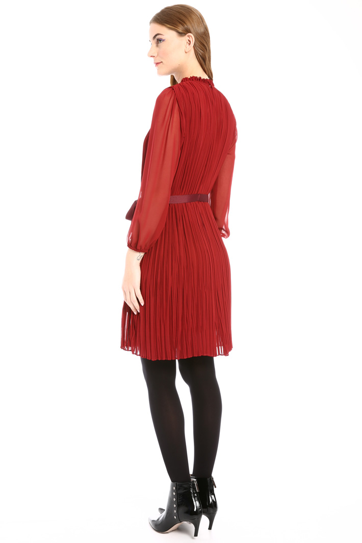 Pleated crepe dress Intrend Pleated crepe dress Intrend