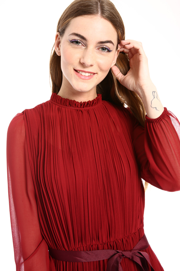 Pleated crepe dress Intrend Pleated crepe dress Intrend