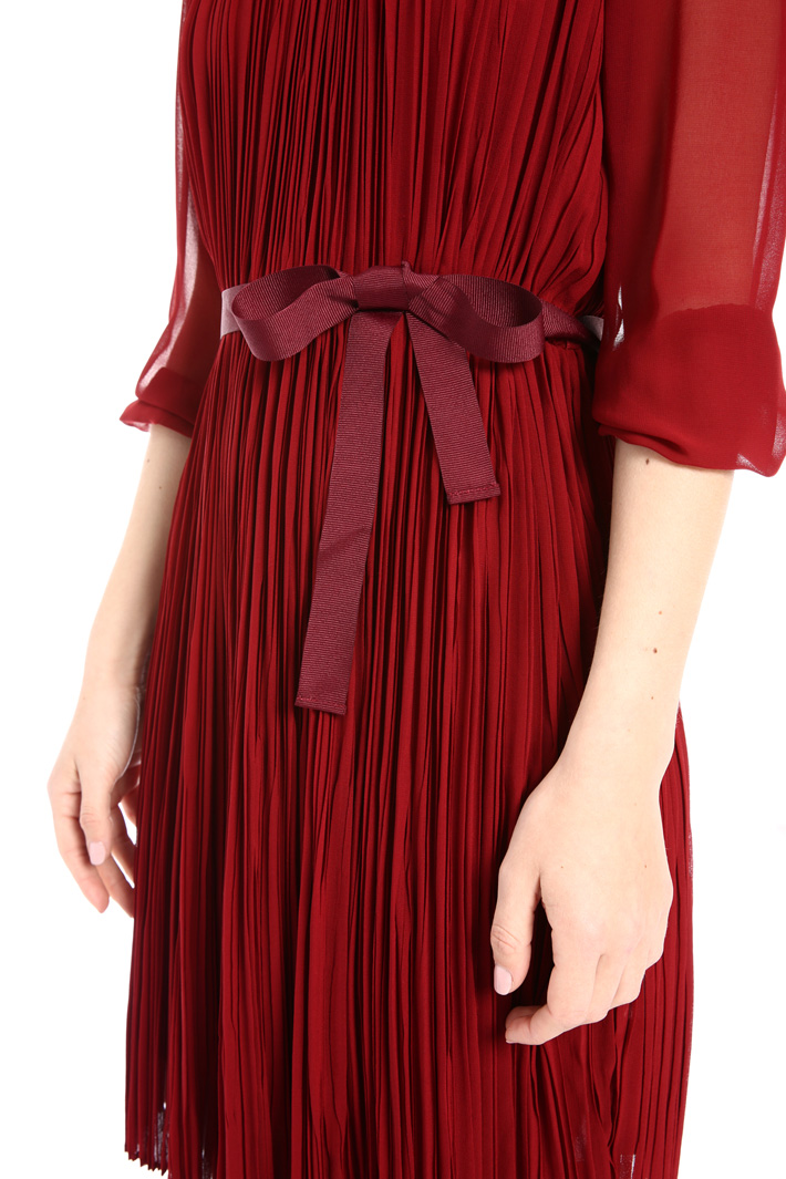 Pleated crepe dress Intrend Pleated crepe dress Intrend