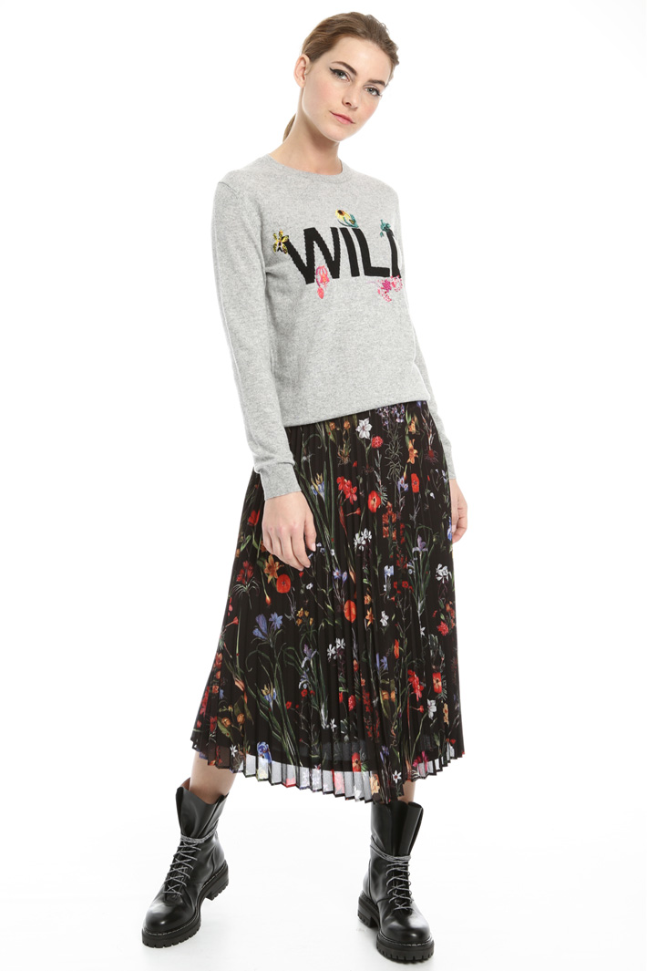 Sweater with embroidered beads Intrend Sweater with embroidered beads Intrend