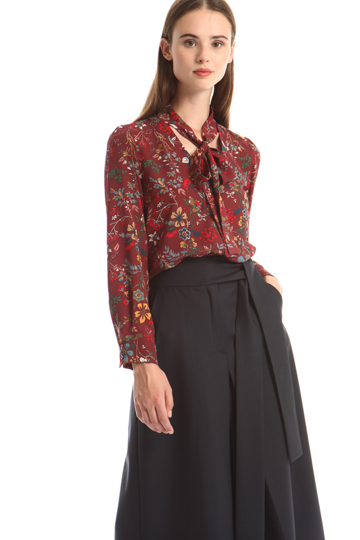 Scarf-neck shirt Intrend Scarf-neck shirt Intrend