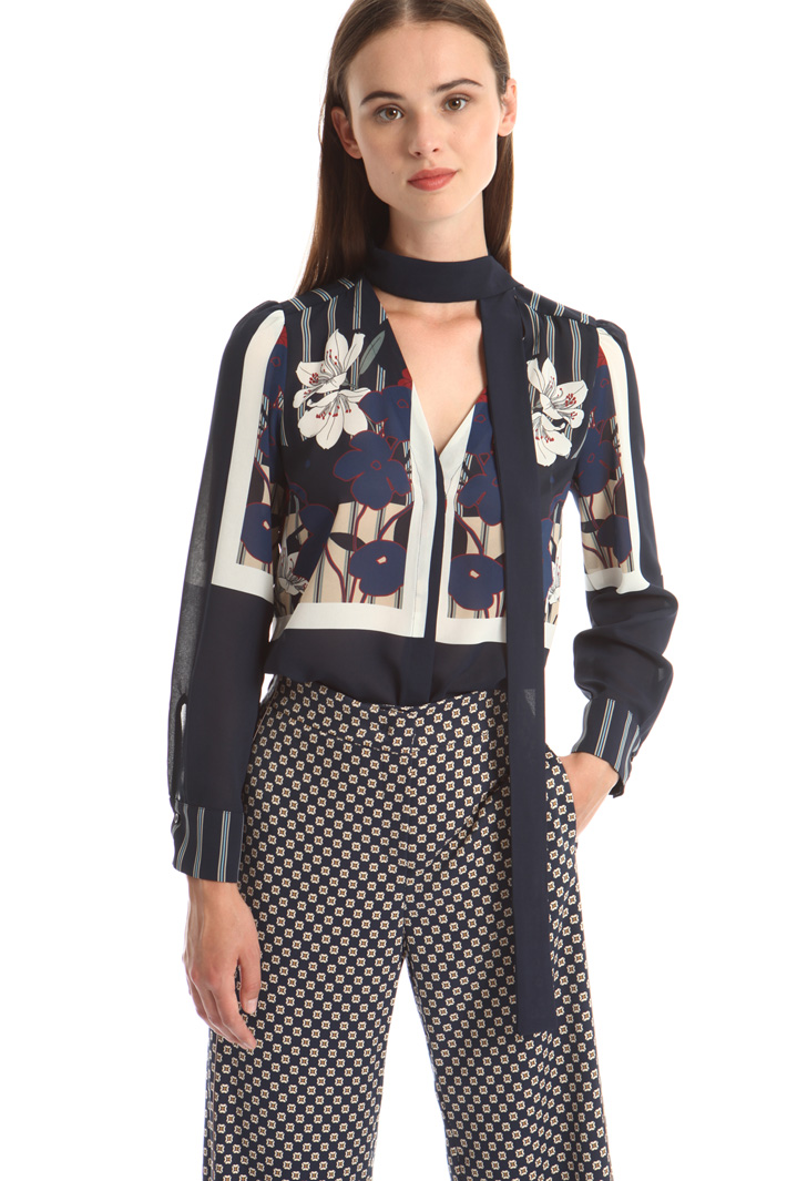 Scarf-neck shirt Intrend Scarf-neck shirt Intrend