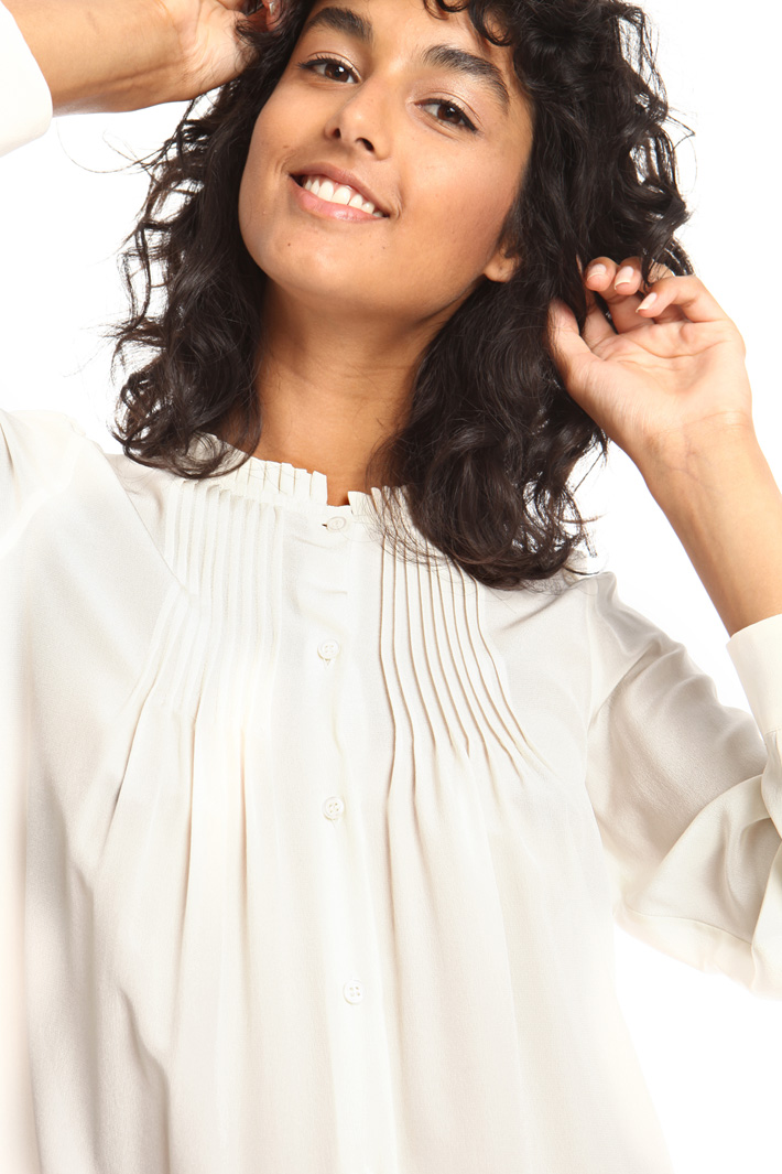 Pleated silk shirt Intrend Pleated silk shirt Intrend