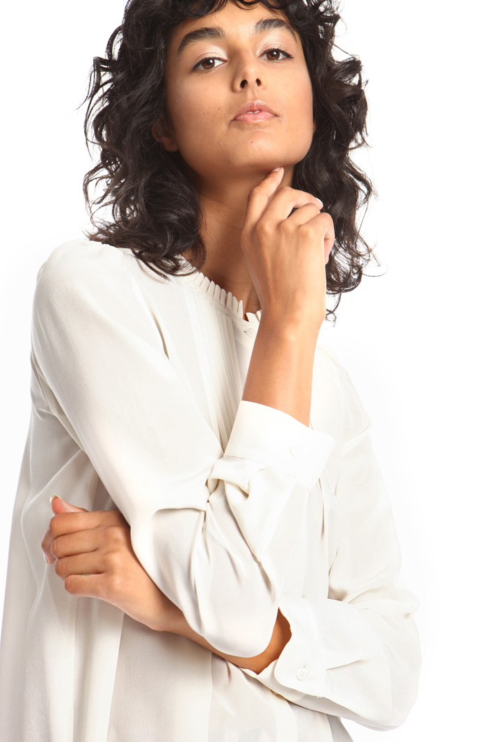 Pleated silk shirt Intrend Pleated silk shirt Intrend