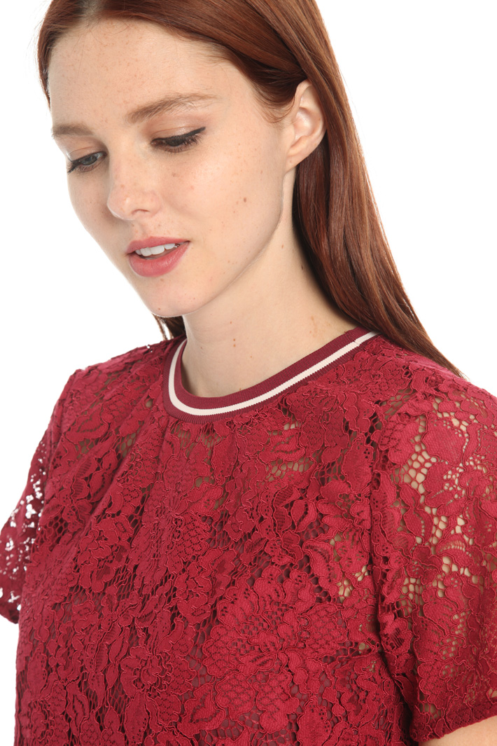 Embroidered T-shirt Intrend Embroidered T-shirt Intrend
