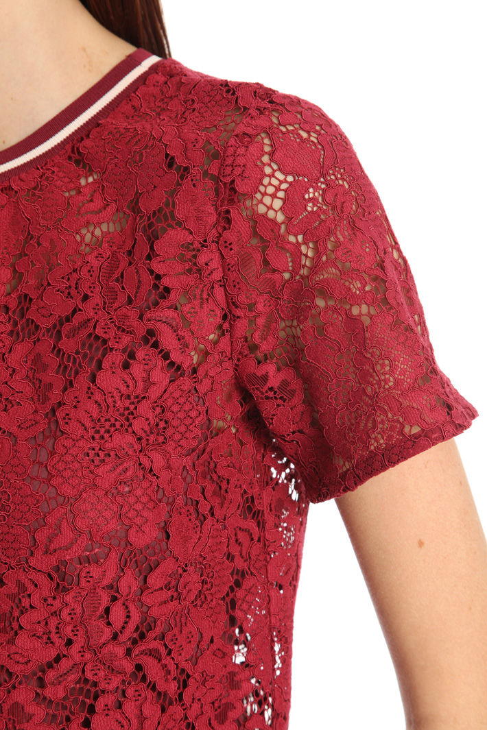Embroidered T-shirt Intrend Embroidered T-shirt Intrend