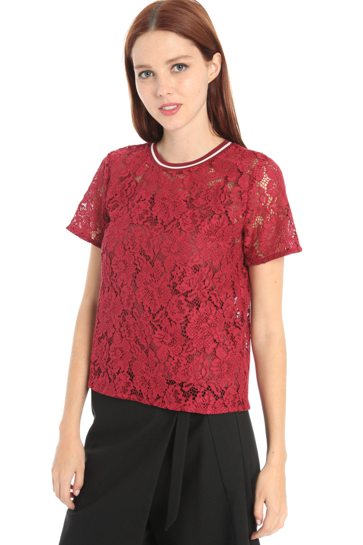 Embroidered T-shirt Intrend Embroidered T-shirt Intrend