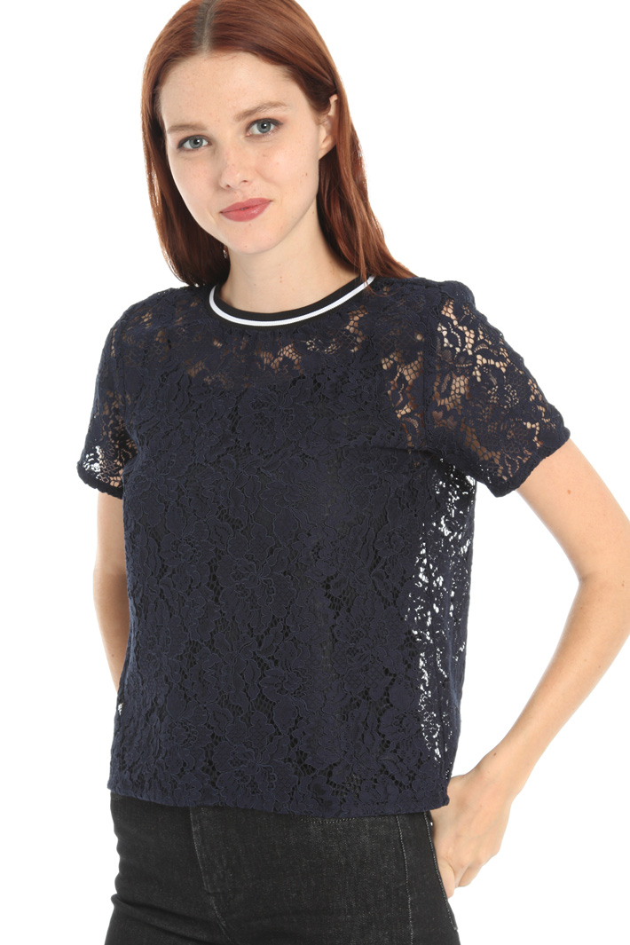 Embroidered T-shirt Intrend Embroidered T-shirt Intrend