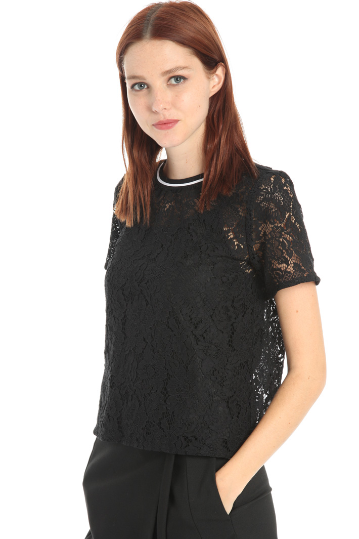 Embroidered T-shirt Intrend Embroidered T-shirt Intrend